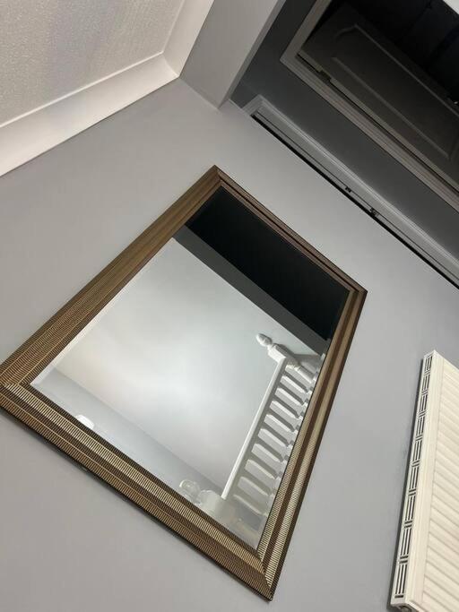 Frank Lane Villa Dewsbury Ngoại thất bức ảnh
