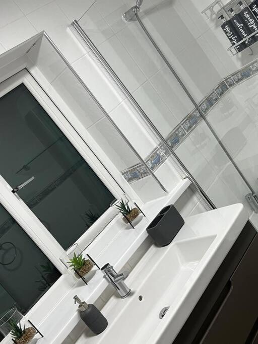 Frank Lane Villa Dewsbury Ngoại thất bức ảnh